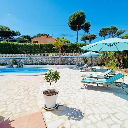 1-bed Close To Town Centre Apartment *